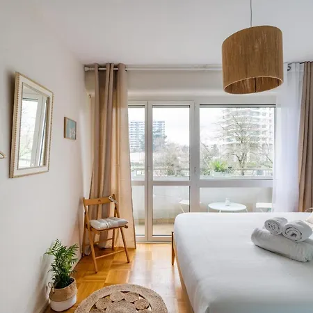 ROSA, Confortable 2 chambres avec parking dans le centre Rennes Extérieur photo